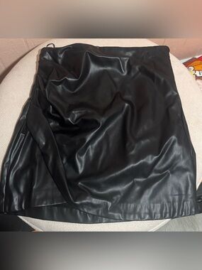 Zara black leather mini skirt in a US  L #leather #mini